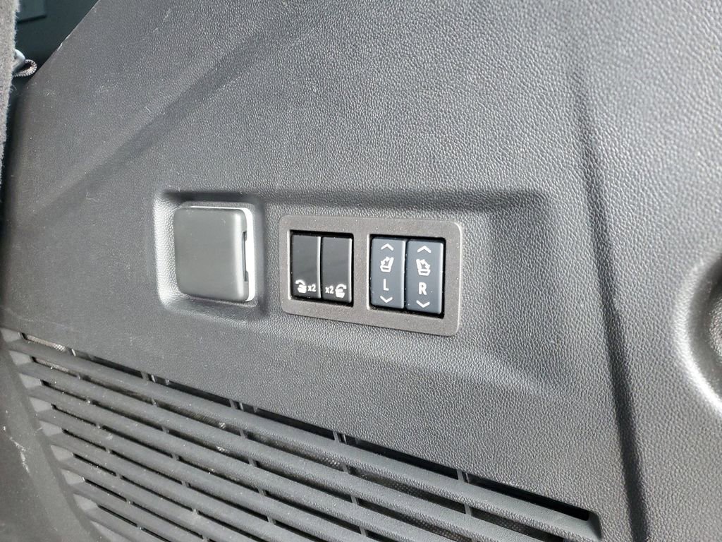 Used 2024 GMC Yukon Denali image 35