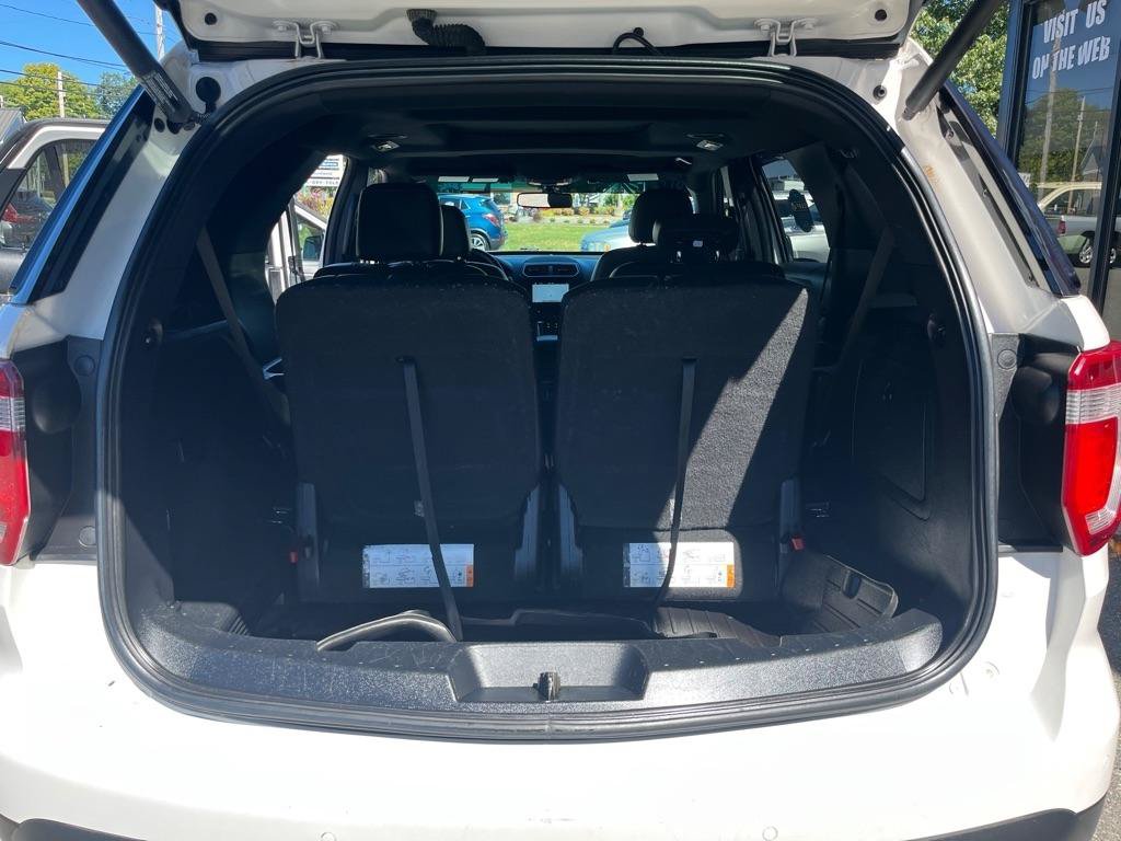 Used 2017 Ford Explorer XLT w/ Equipment Group 202A AWD/4WD image 26
