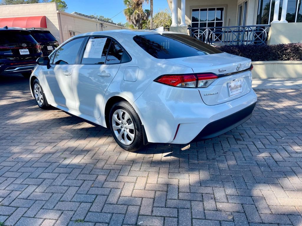 Used 2025 Toyota Corolla LE image 3