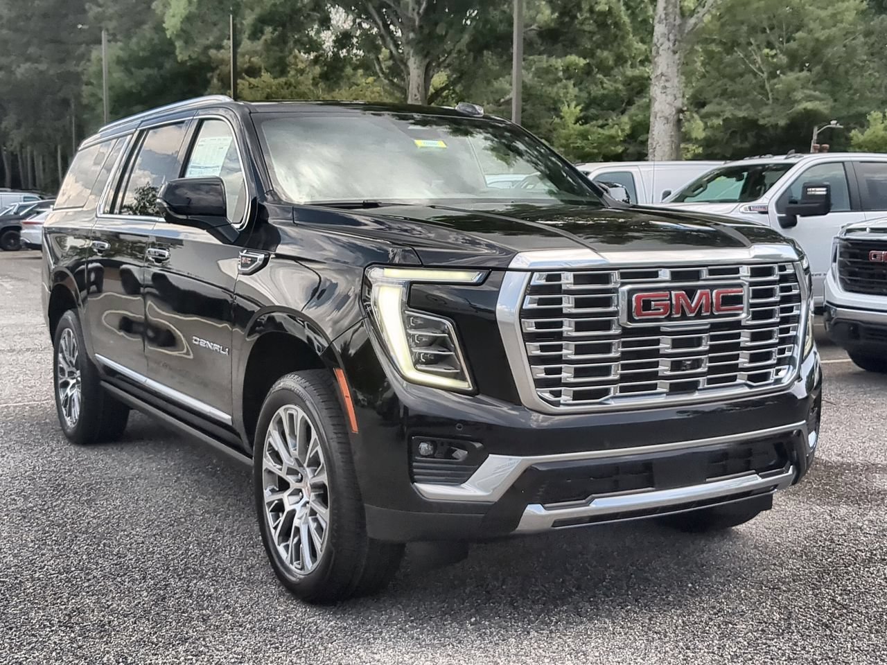 Used 2026 GMC Yukon XL Denali w/ Sun & Power Step Package AWD/4WD image 2