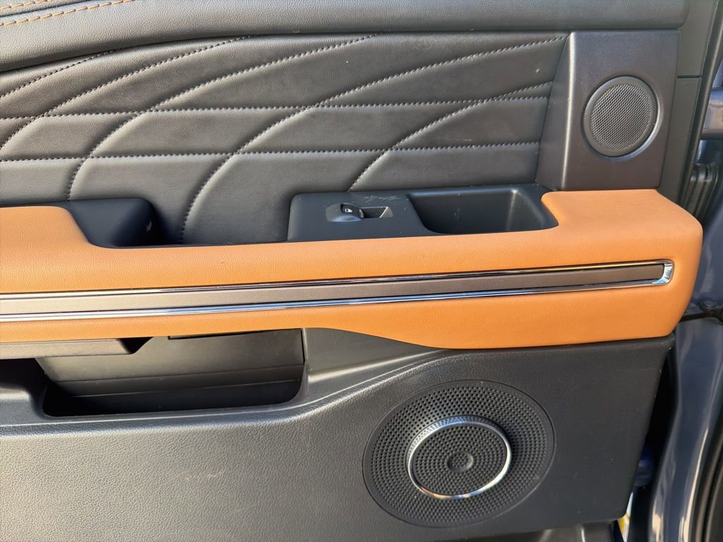 Used 2023 Ford Expedition Platinum AWD/4WD image 20