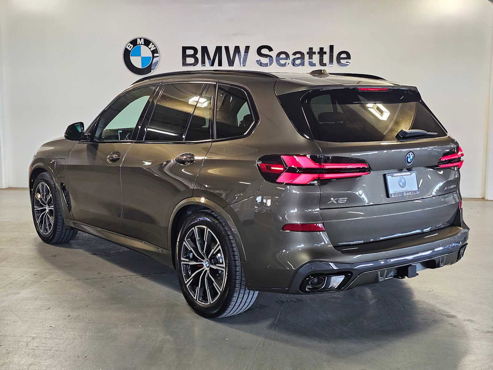 New 2026 BMW X5 xDrive50e AWD/4WD image 4