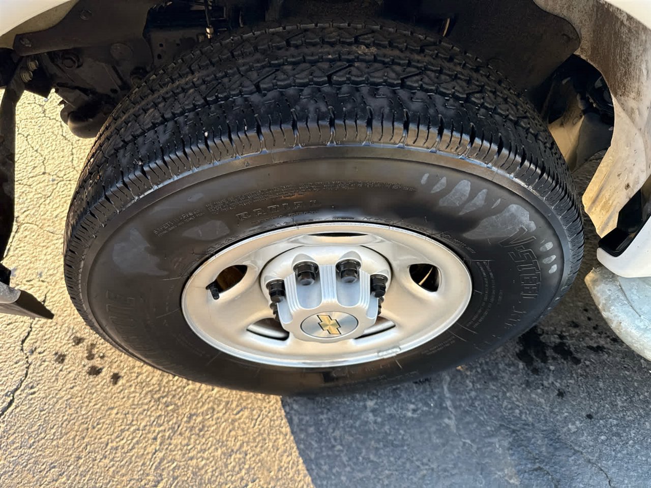 Used 2024 Chevrolet Express 2500 w/ Driver Convenience Package image 11