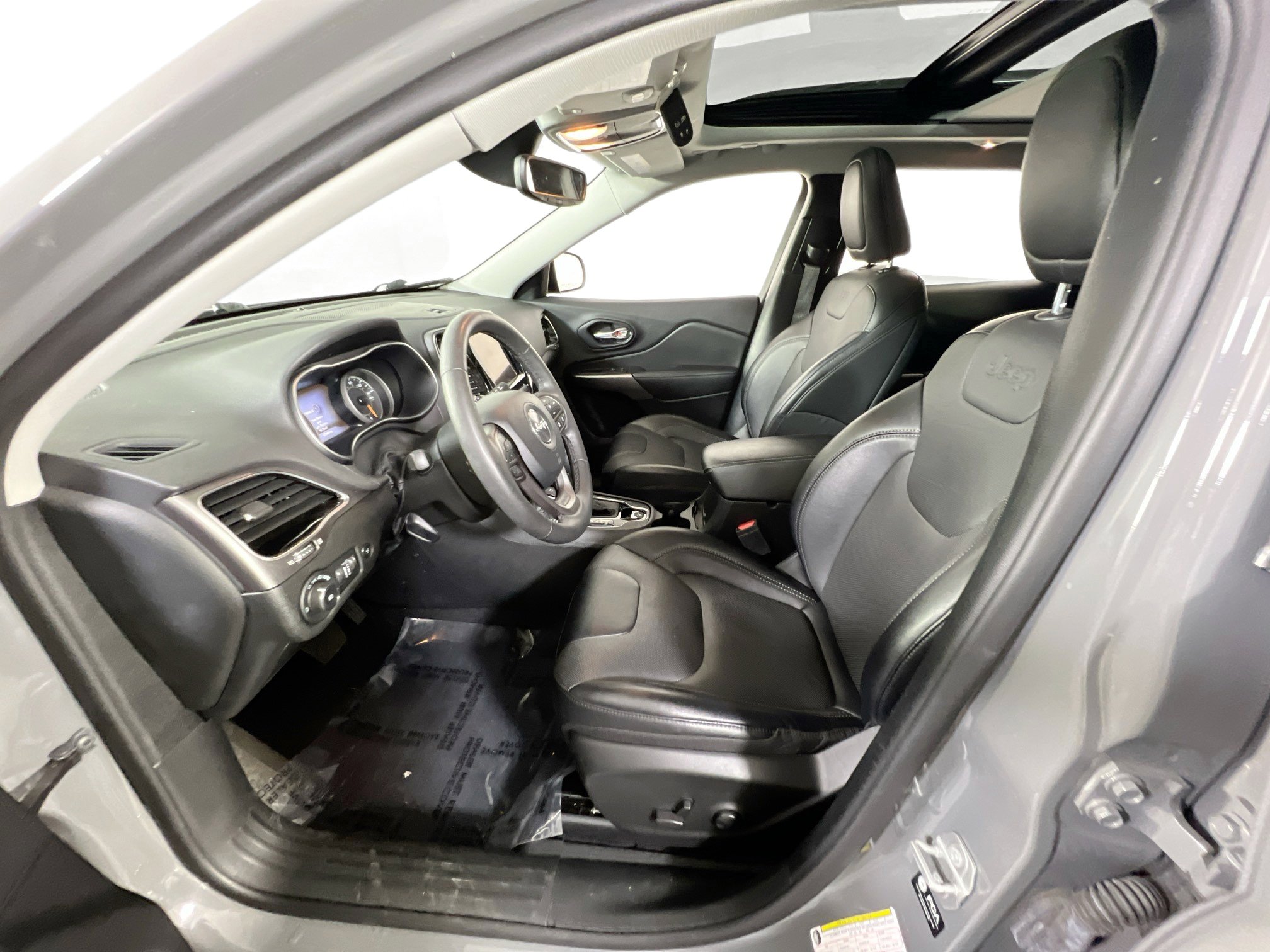 Used 2022 Jeep Cherokee Limited image 20