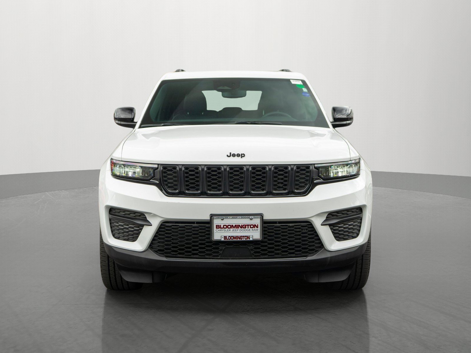 Used 2024 Jeep Grand Cherokee Altitude AWD/4WD image 2