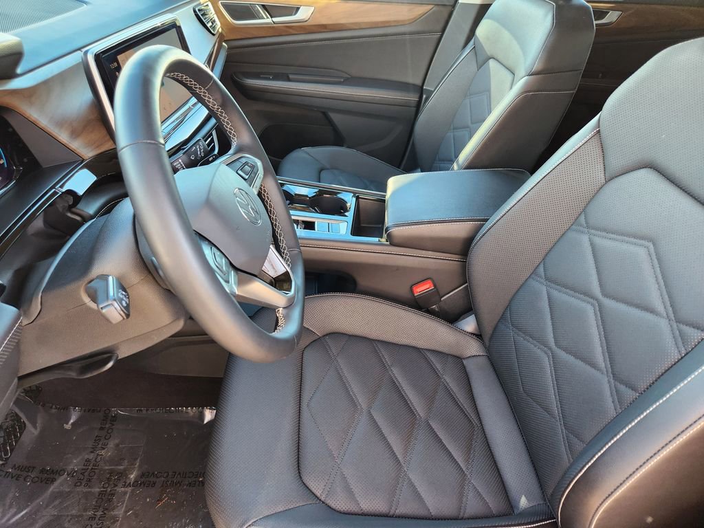 Used 2025 Volkswagen Atlas SE image 3