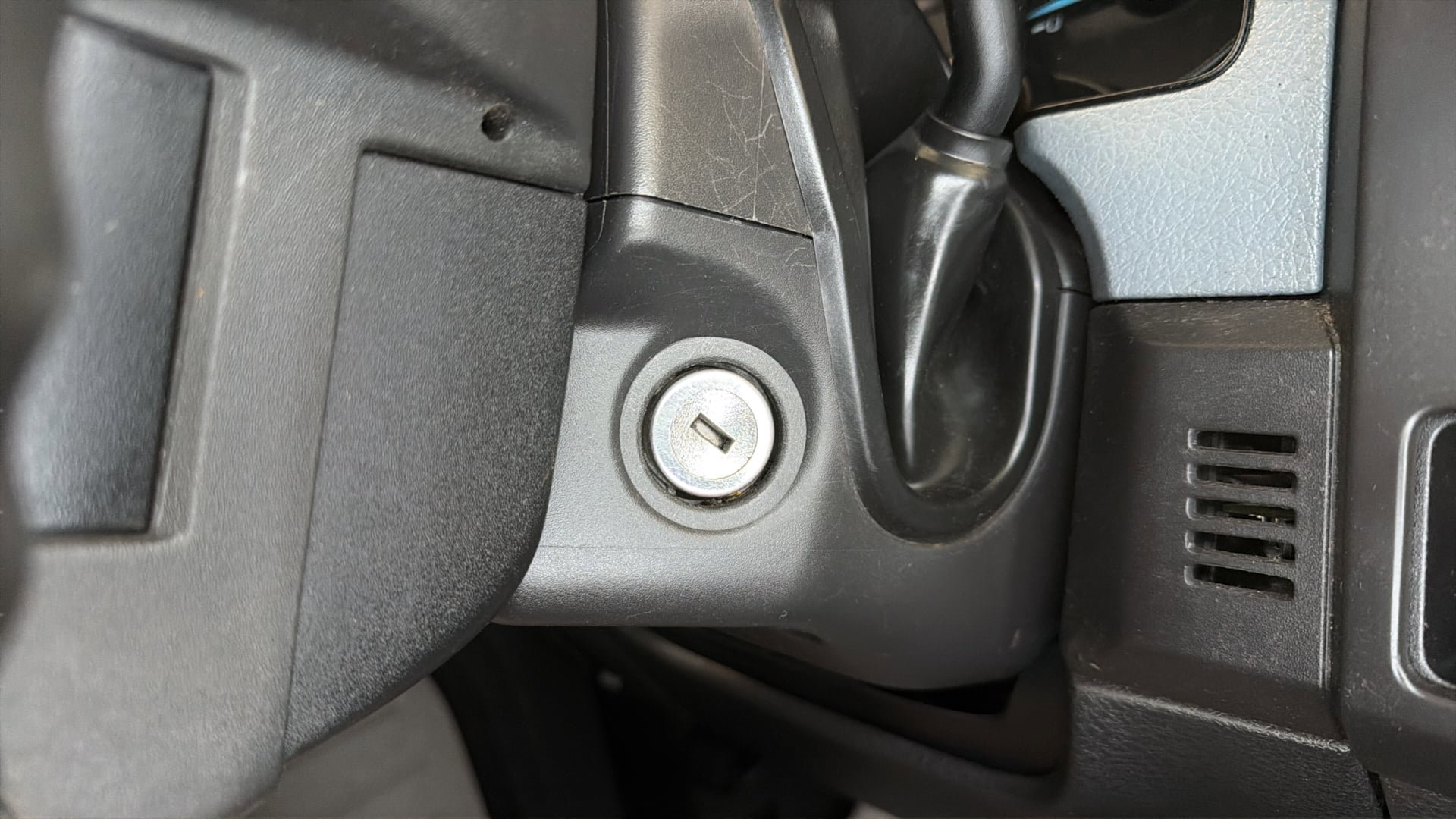 Used 2013 Ford F150 STX w/ Mid Equipment Group AWD/4WD image 24