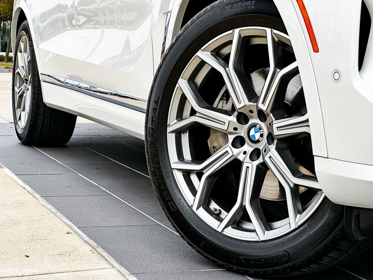 Certified 2024 BMW X7 xDrive40i w/ Executive Package image 2