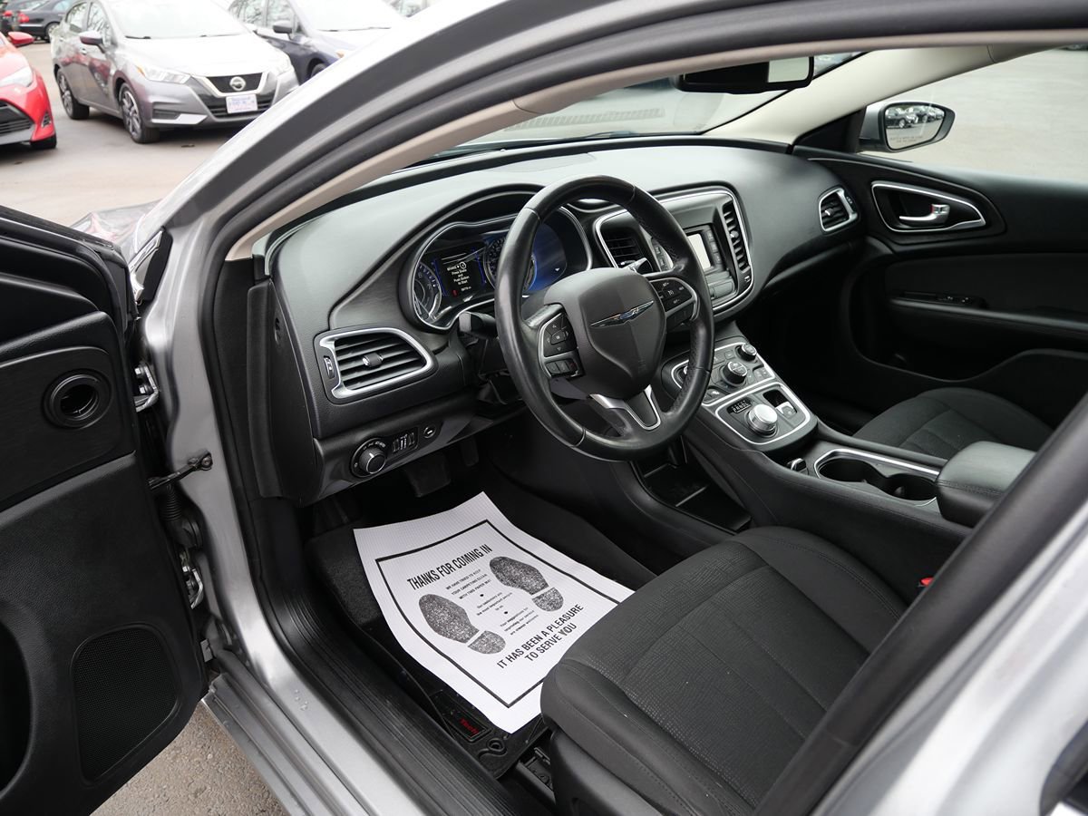 Used 2016 Chrysler 200 Limited w/ Convenience Group FWD image 9
