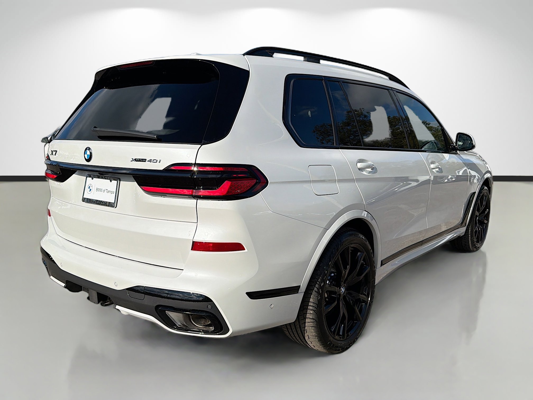 New 2026 BMW X7 xDrive40i w/ Executive Package image 3