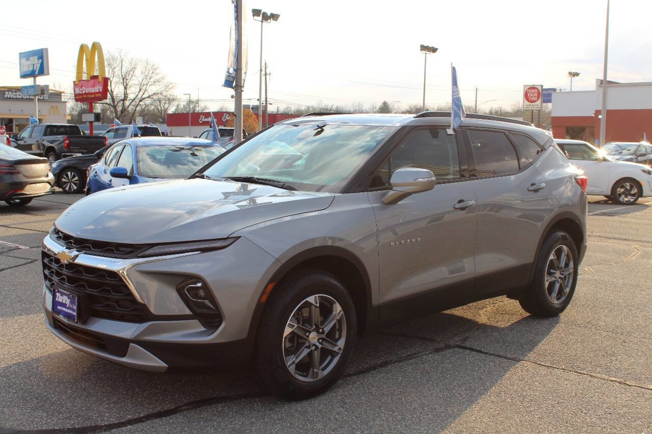 Used 2023 Chevrolet Blazer LT image 2
