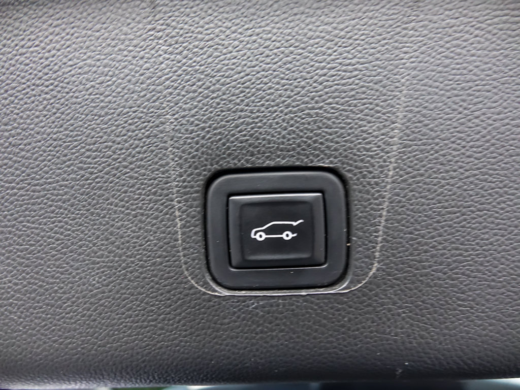 Used 2023 Chevrolet Traverse RS w/ LPO, Floor Liner Package AWD/4WD image 32