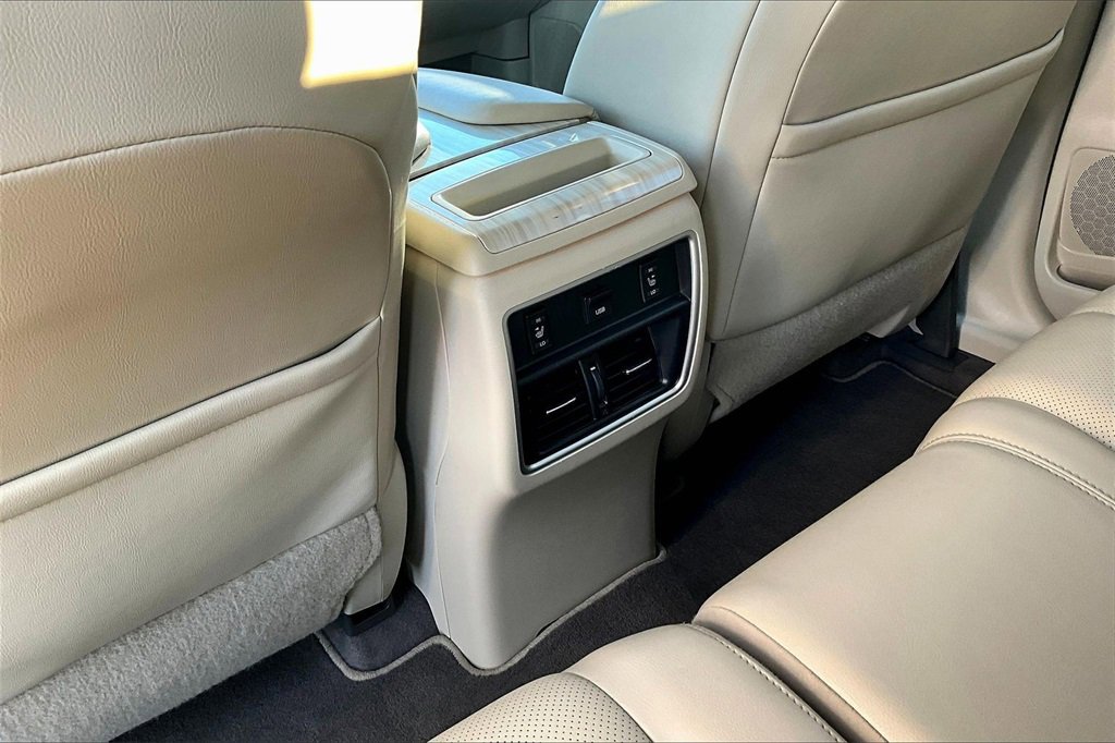 Used 2018 Nissan Murano Platinum image 10