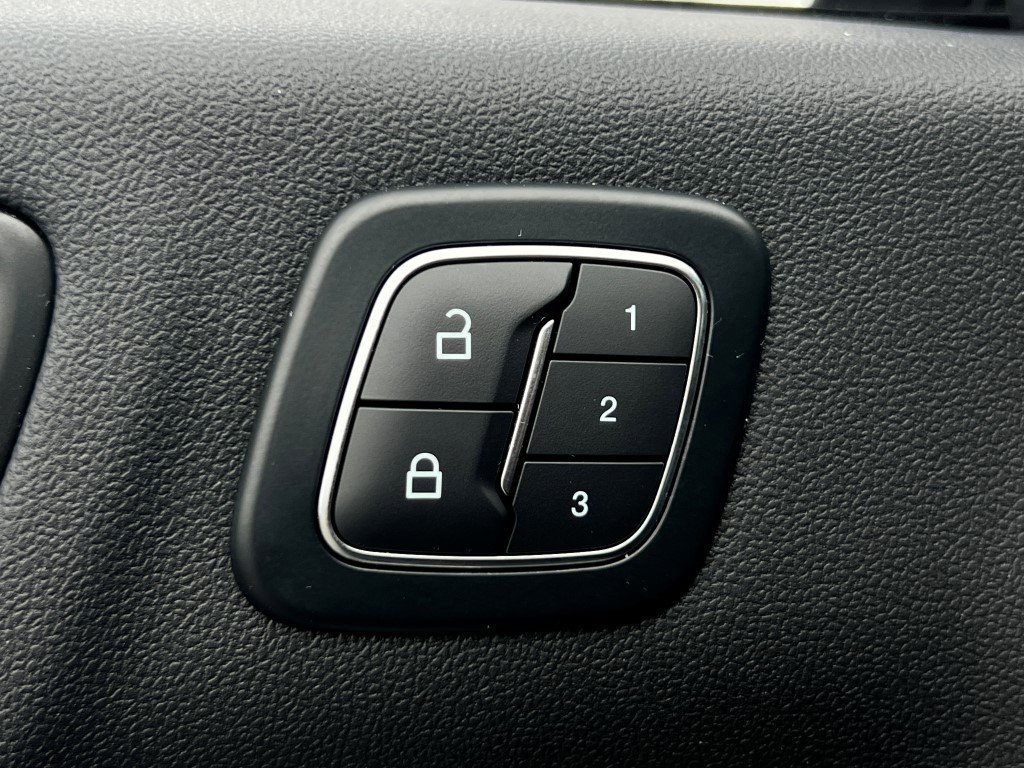 Used 2025 Ford Escape ST-Line Select w/ Tech Pack #2 image 27