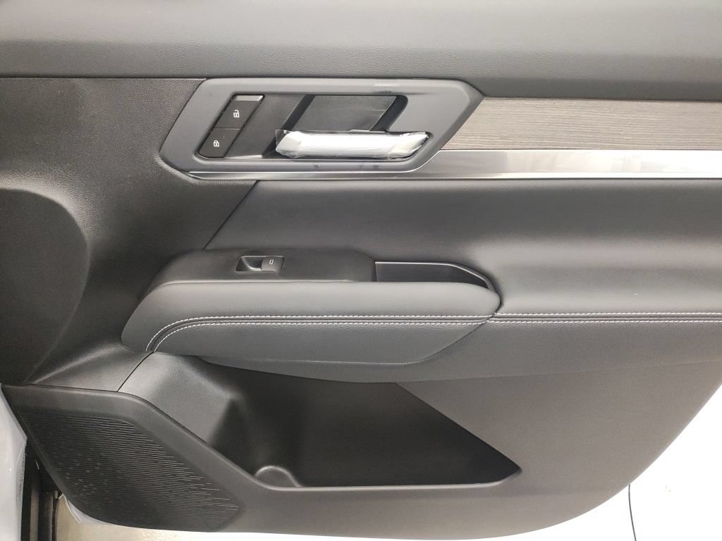 New 2027 GMC Terrain Denali w/ LPO, Floor Liner Package AWD/4WD image 9