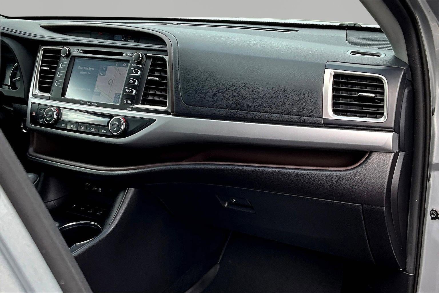 Used 2019 Toyota Highlander XLE image 27
