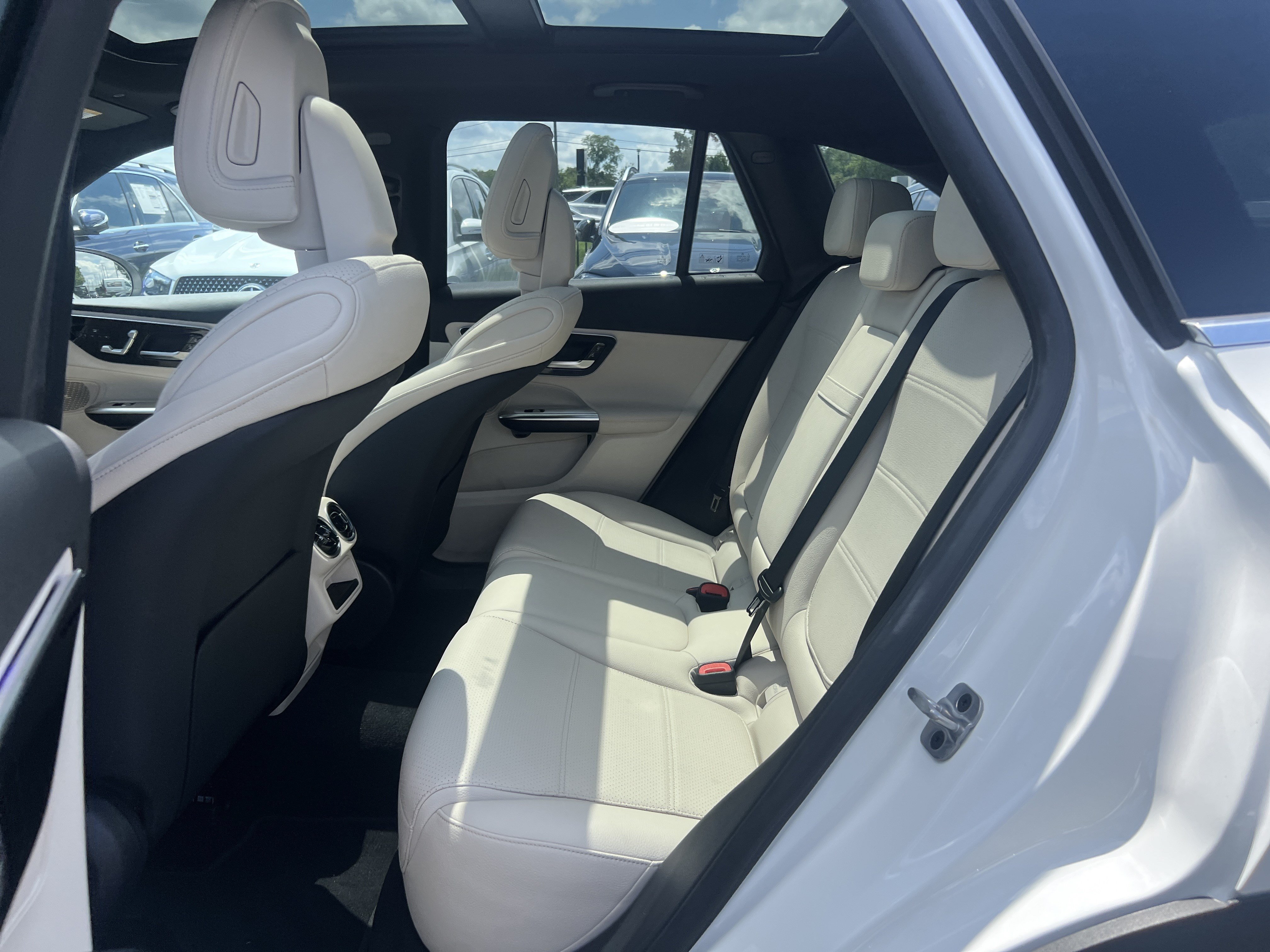 Certified 2025 Mercedes-Benz GLC 300 4MATIC image 32