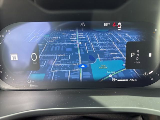 Used 2025 Volvo XC40 B5 Plus image 24