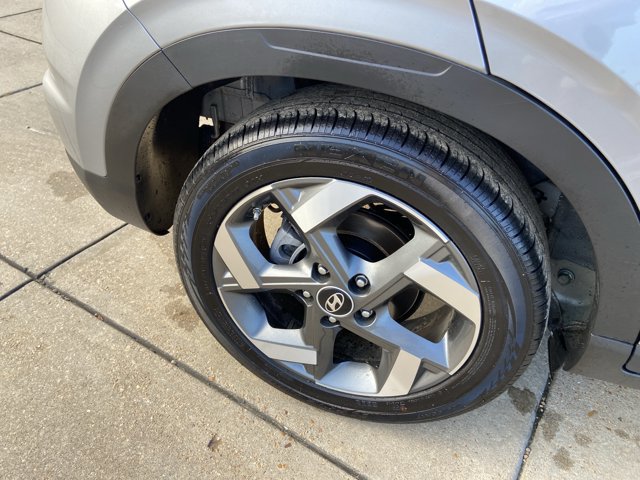 Used 2025 Hyundai Venue SEL FWD image 31
