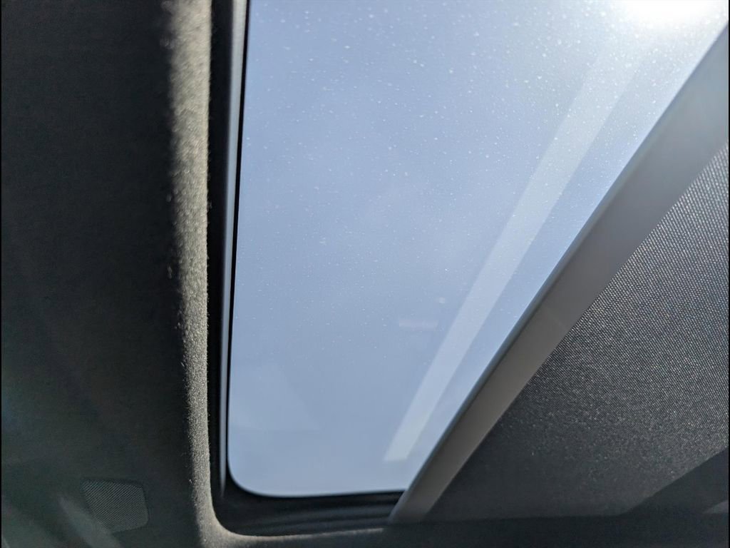 Used 2022 Volvo XC40 P8 Recharge Plus image 20