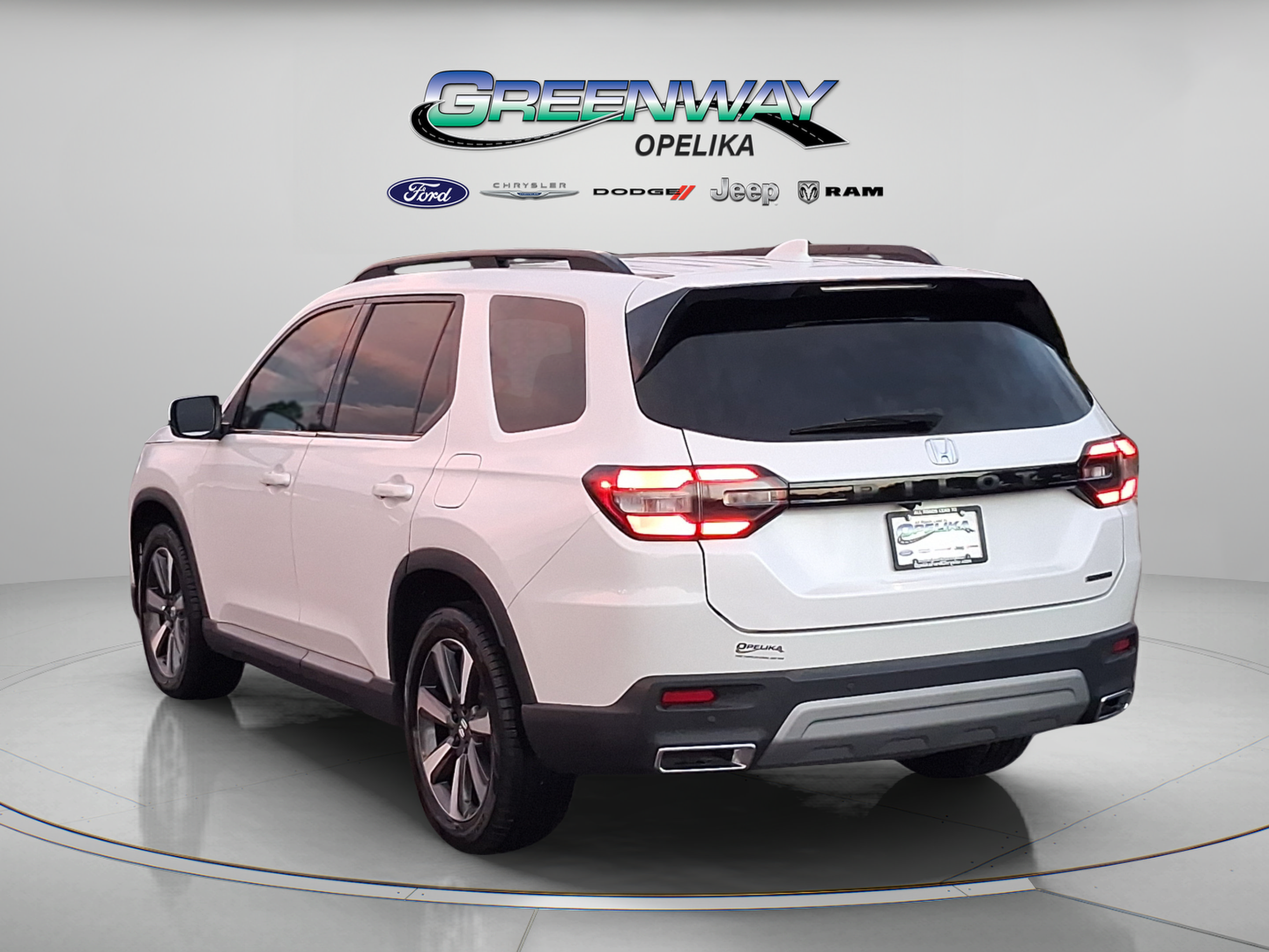 Used 2025 Honda Pilot Touring image 5
