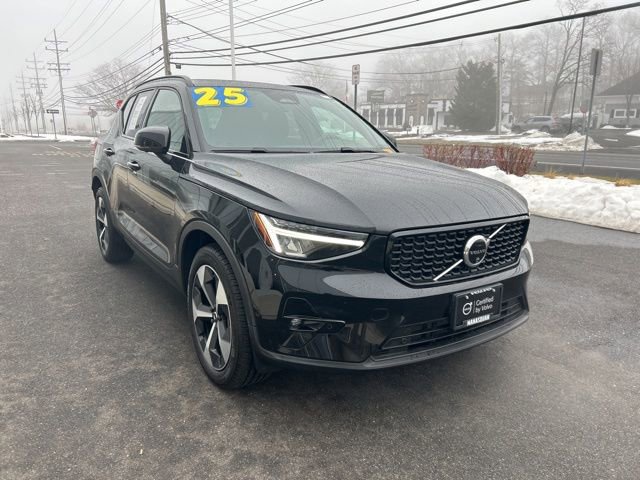 Certified 2025 Volvo XC40 B5 Plus image 6