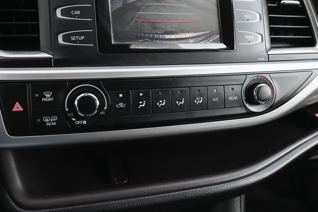 Used 2019 Toyota Highlander LE FWD image 30