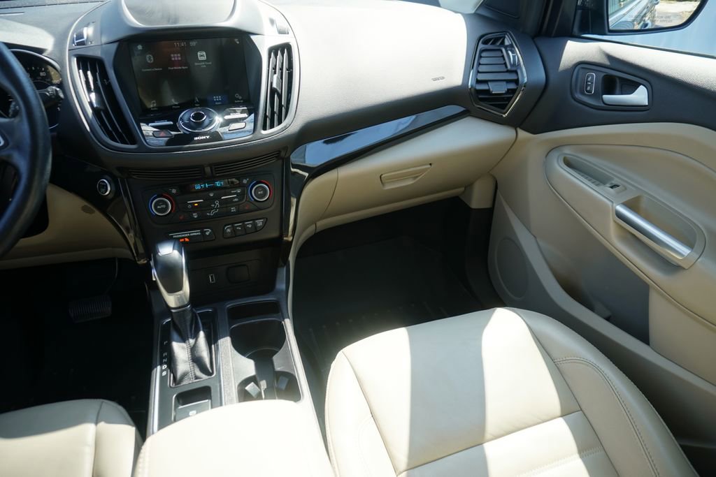 Used 2019 Ford Escape Titanium image 31