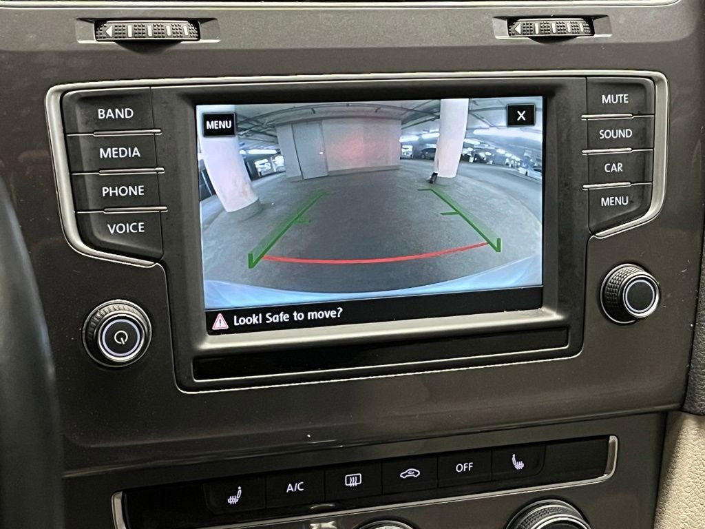 Used 2017 Volkswagen Golf Alltrack S image 25