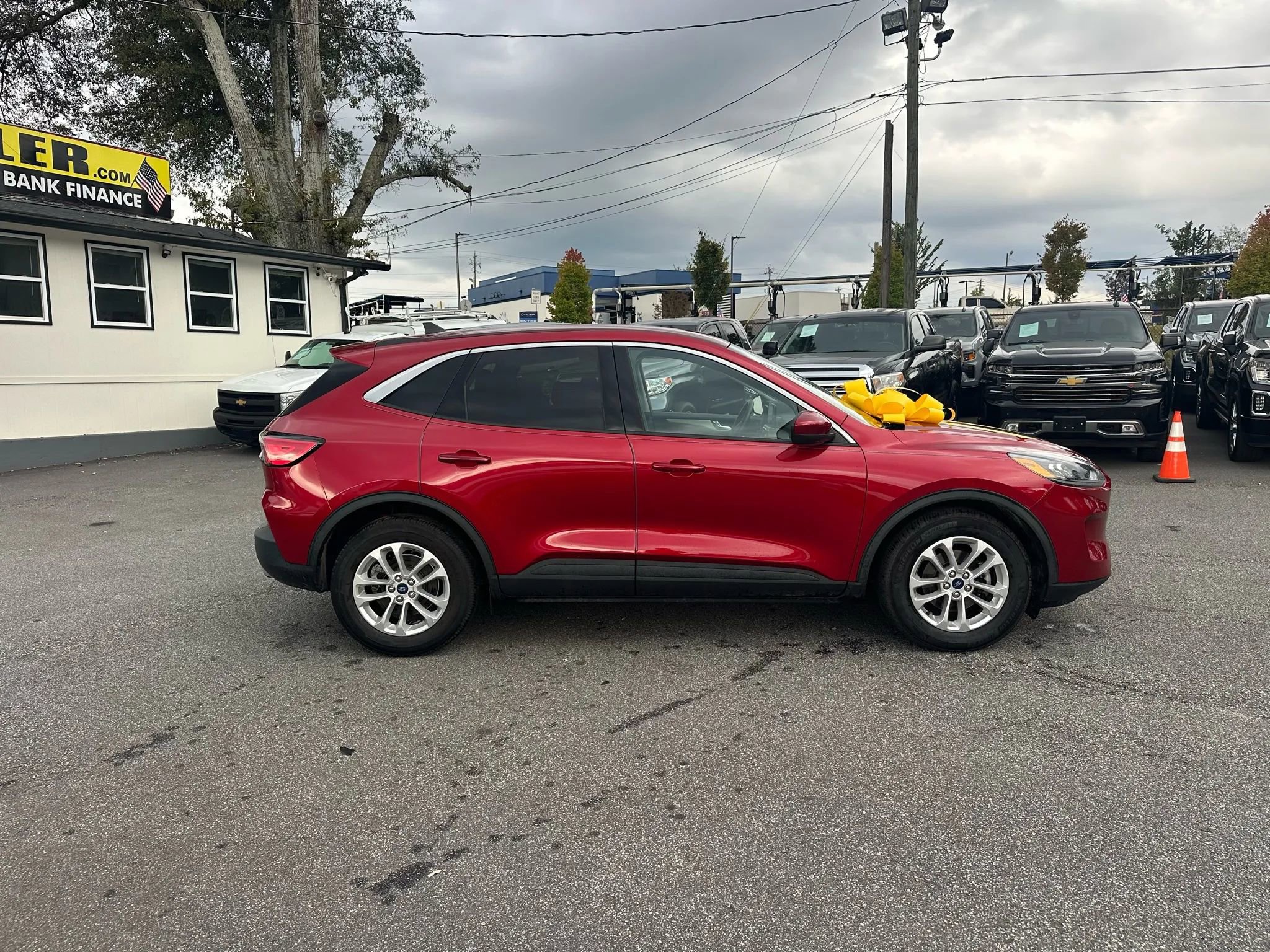 Used 2021 Ford Escape SE w/ Cold Weather Package image 3