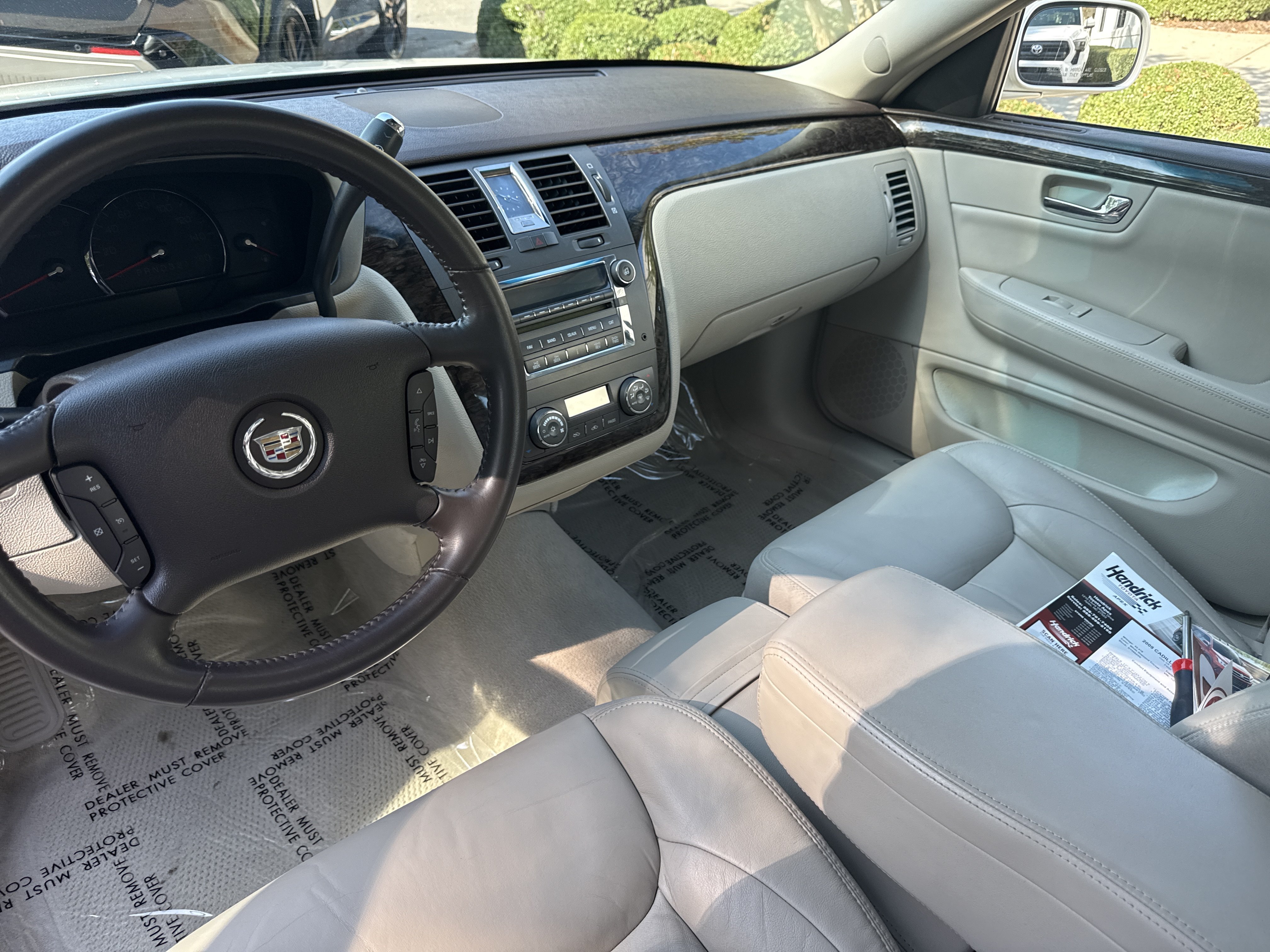 Used 2009 Cadillac DTS w/ Trunk Convenience Package FWD image 20