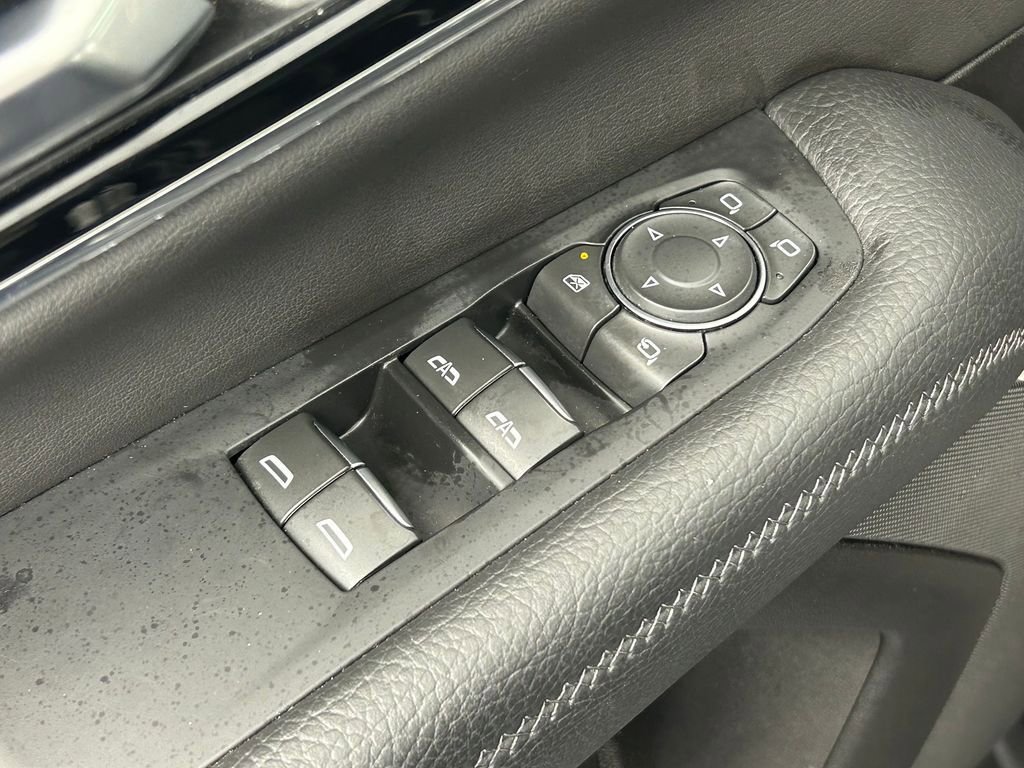 Used 2025 GMC Yukon Denali AWD/4WD image 19