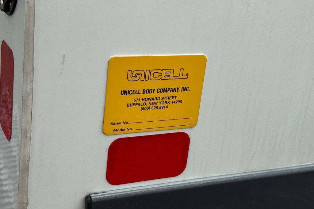 Used 2023 Ford E-Transit RWD image 16