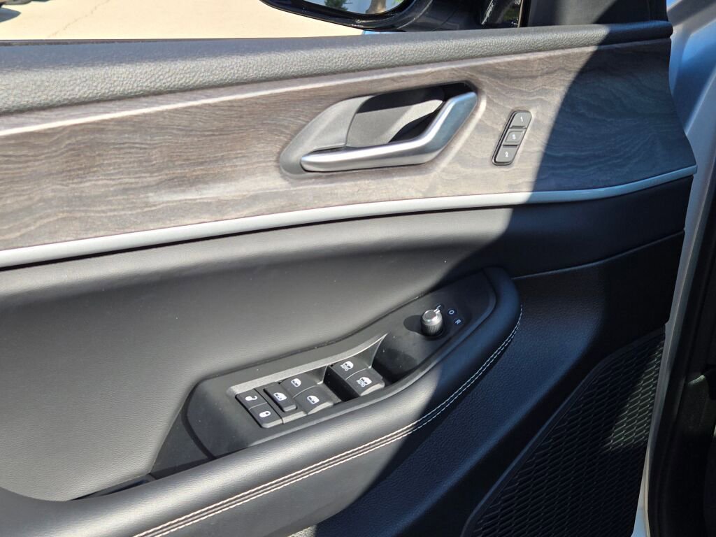 Certified 2024 Jeep Grand Cherokee Limited AWD/4WD image 23