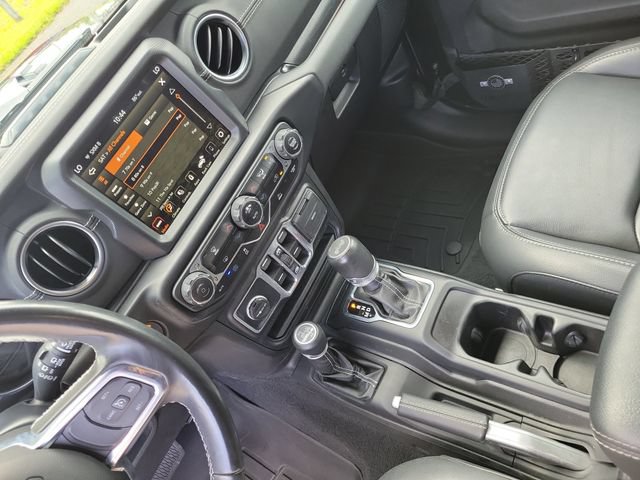Used 2022 Jeep Wrangler Unlimited Sahara AWD/4WD image 37
