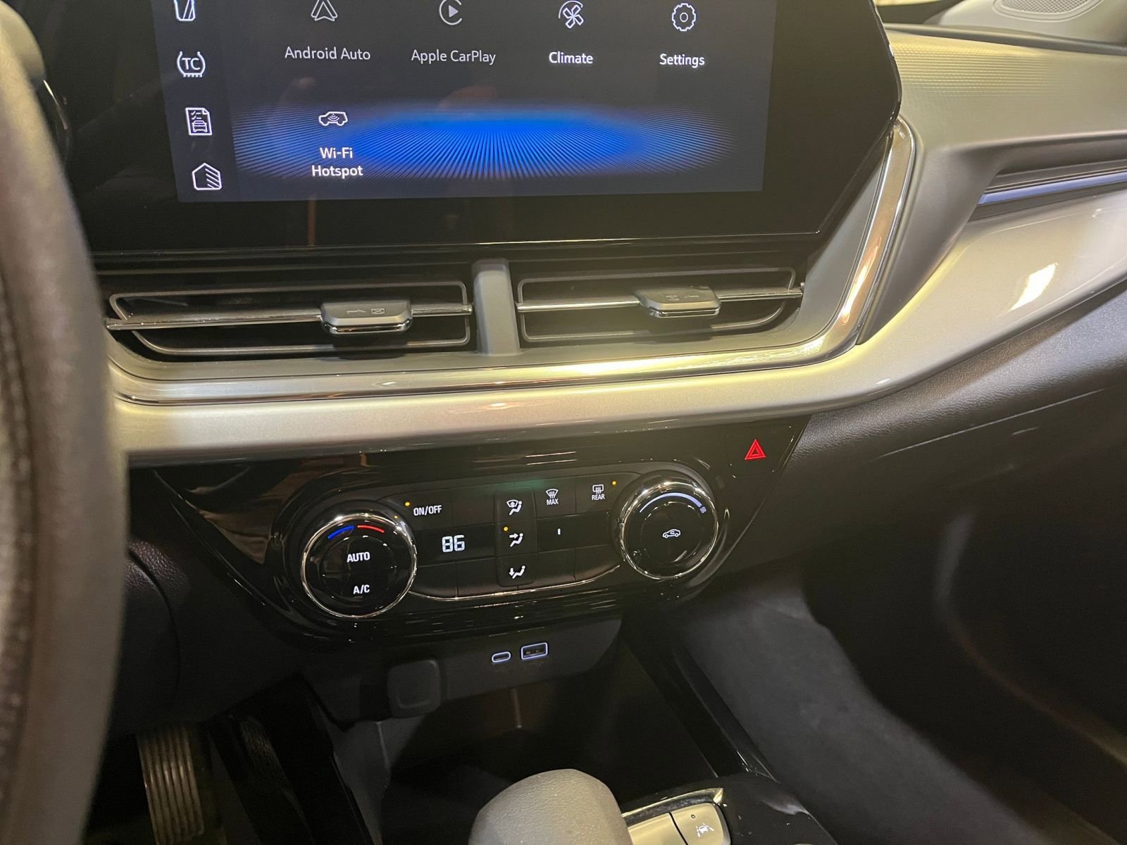 Used 2025 Chevrolet Trax LT image 18