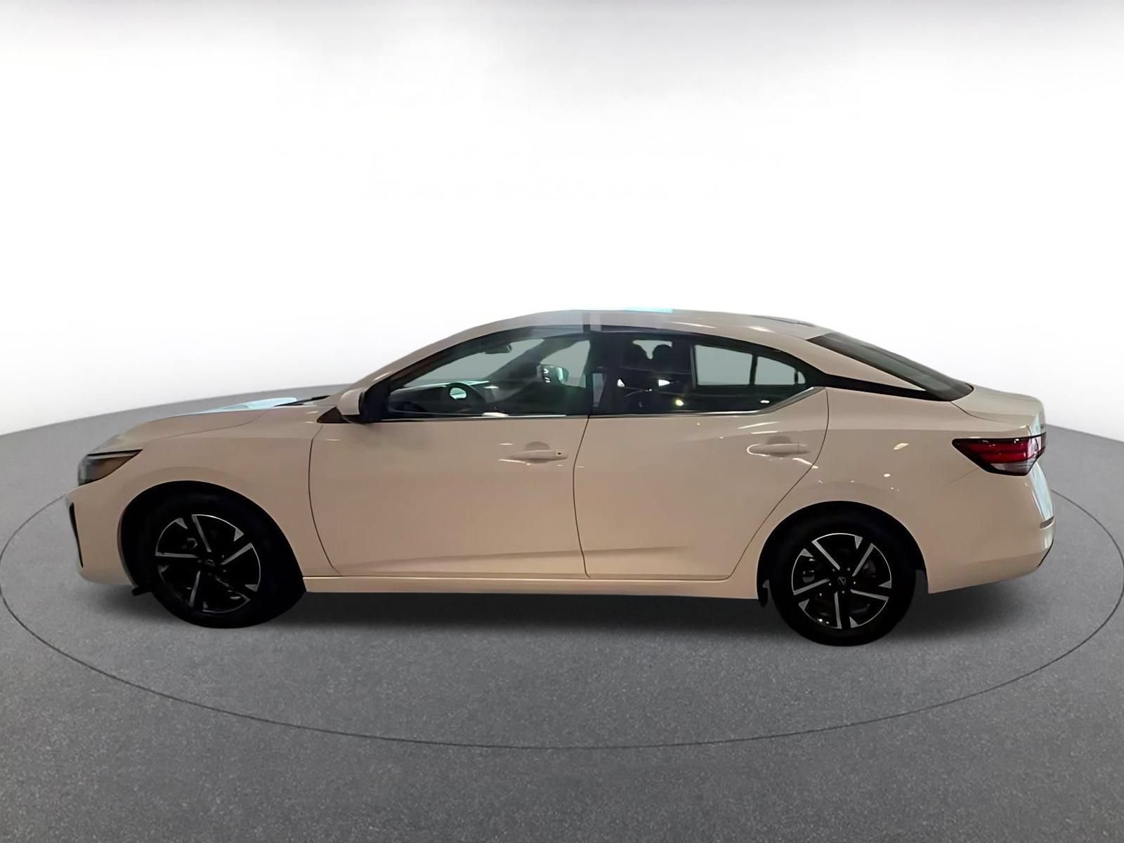 Used 2025 Nissan Sentra SV FWD image 7