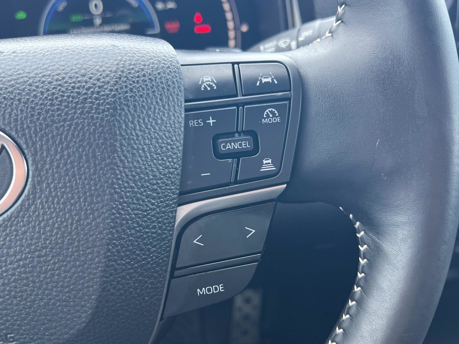 Used 2025 Toyota Camry SE w/ Convenience Package image 10