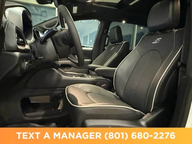 New 2026 Chrysler Pacifica Limited w/ S Appearance Package FWD image 2