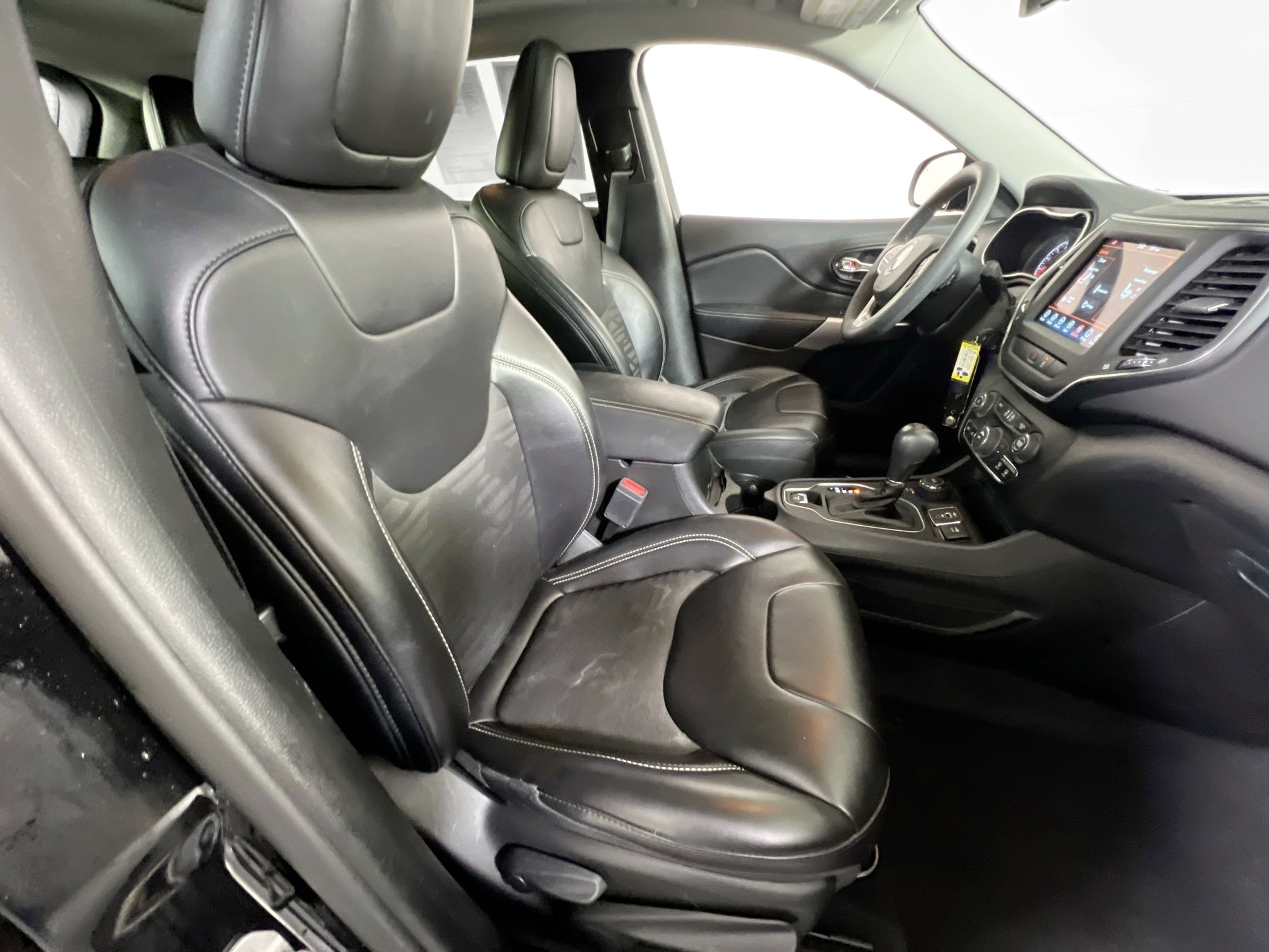 Used 2022 Jeep Cherokee Latitude w/ Sun & Sound Group AWD/4WD image 27
