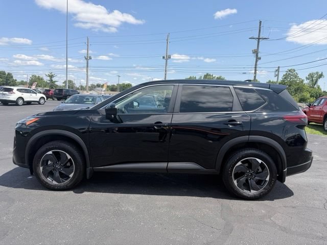 Used 2024 Nissan Rogue SV AWD/4WD image 4