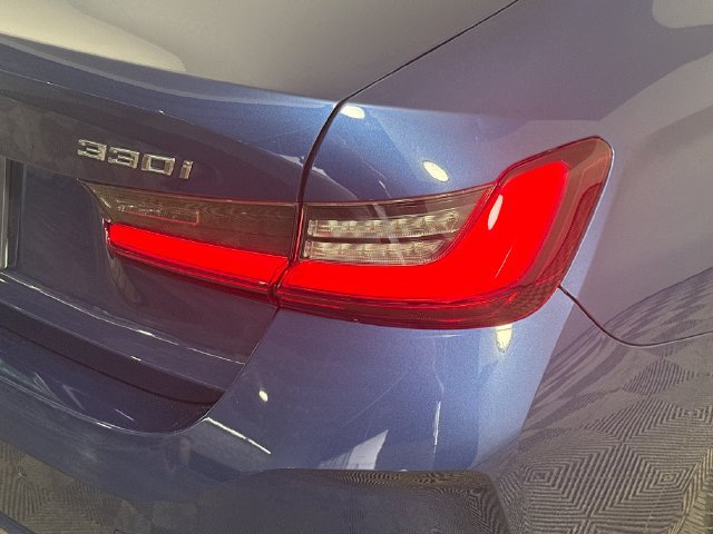 Used 2023 BMW 330i Sedan w/ Parking Assistance Package RWD image 33