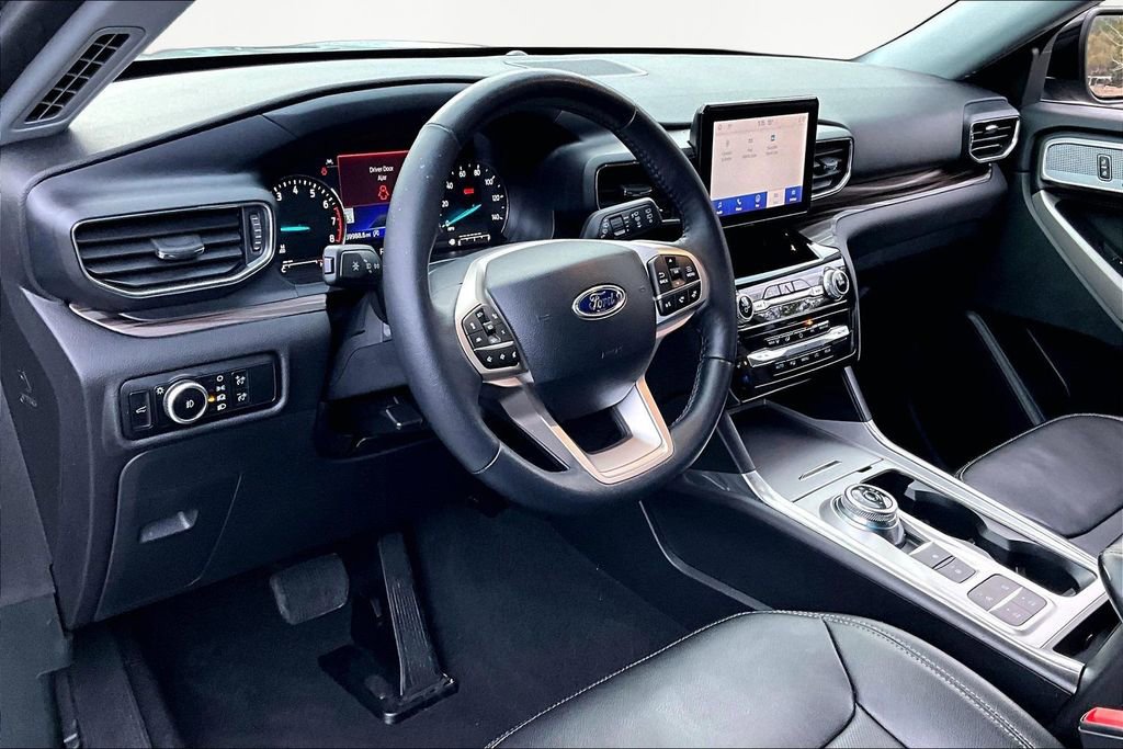 Used 2024 Ford Explorer Limited image 12