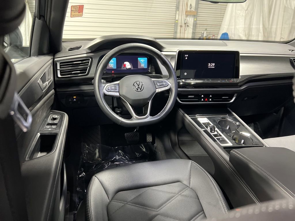 Used 2025 Volkswagen Atlas Cross Sport SE image 19