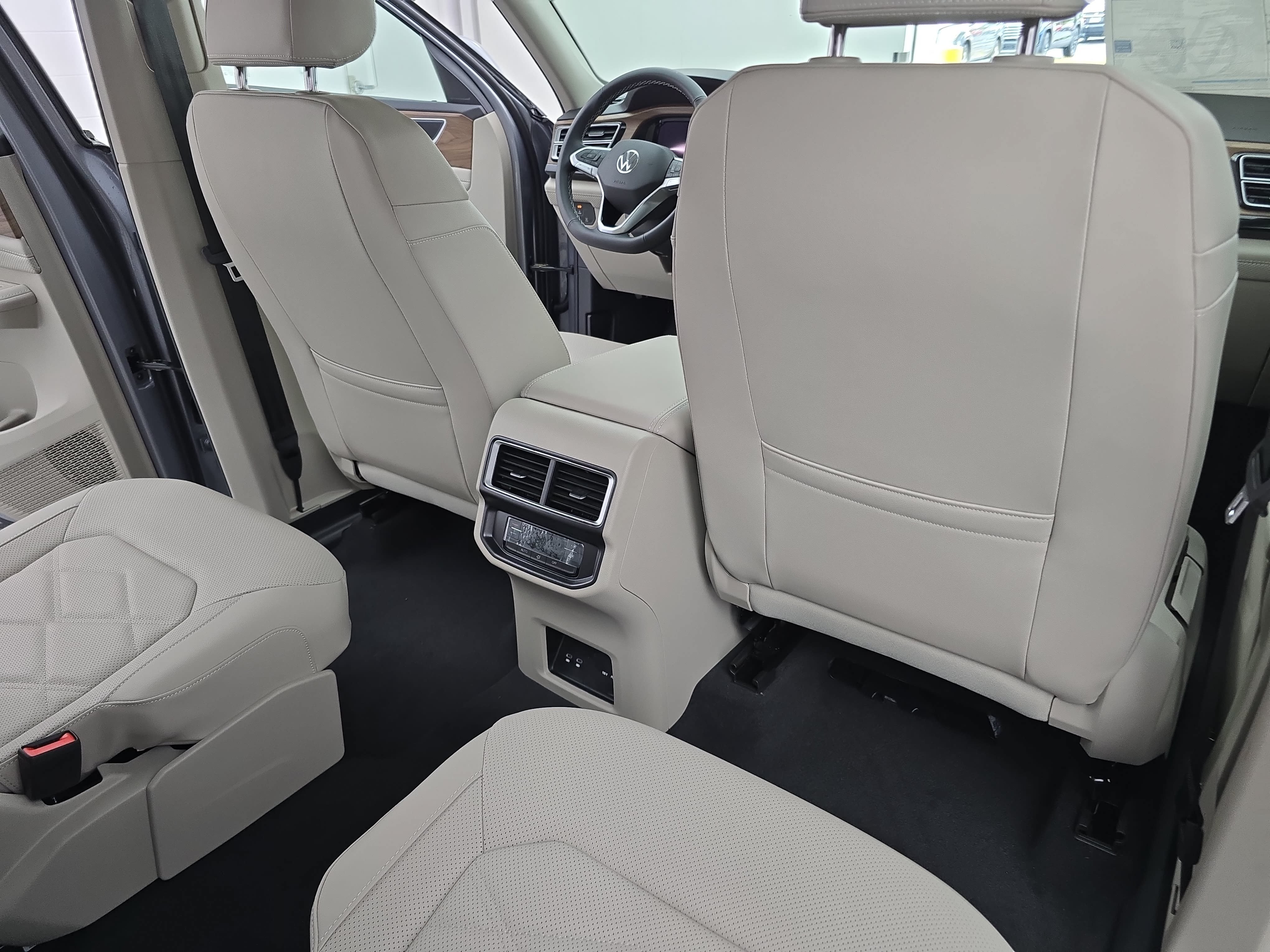 New 2026 Volkswagen Atlas SE FWD image 11