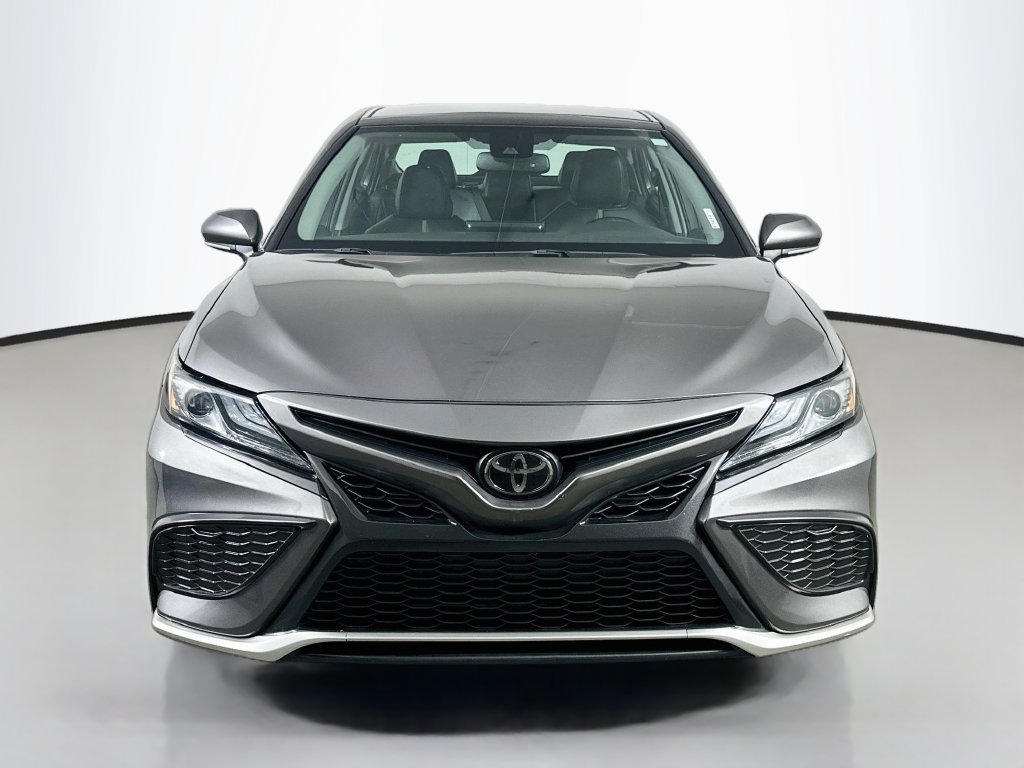 Used 2022 Toyota Camry XSE FWD image 2