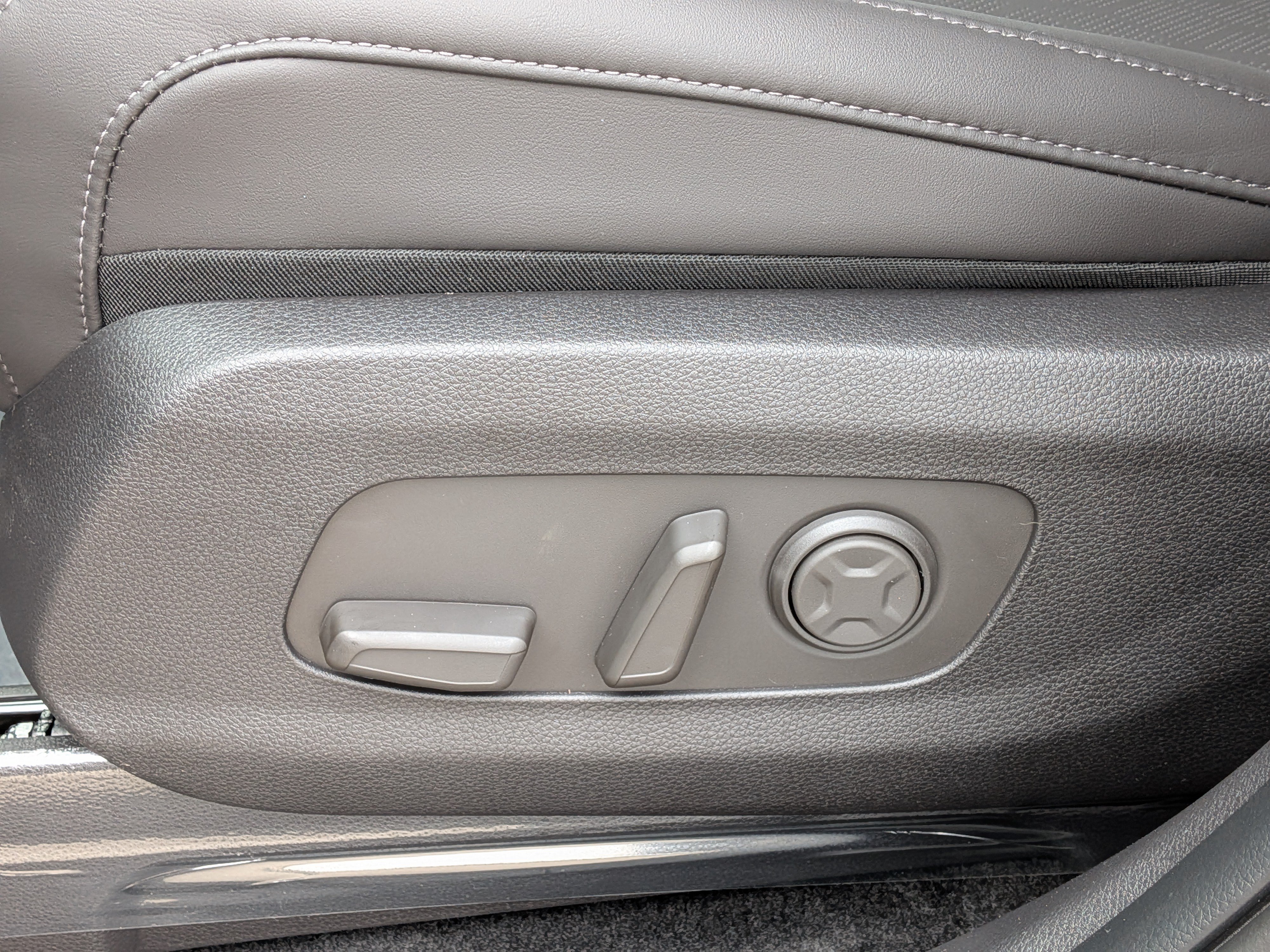 New 2026 Kia Carnival EX FWD image 26