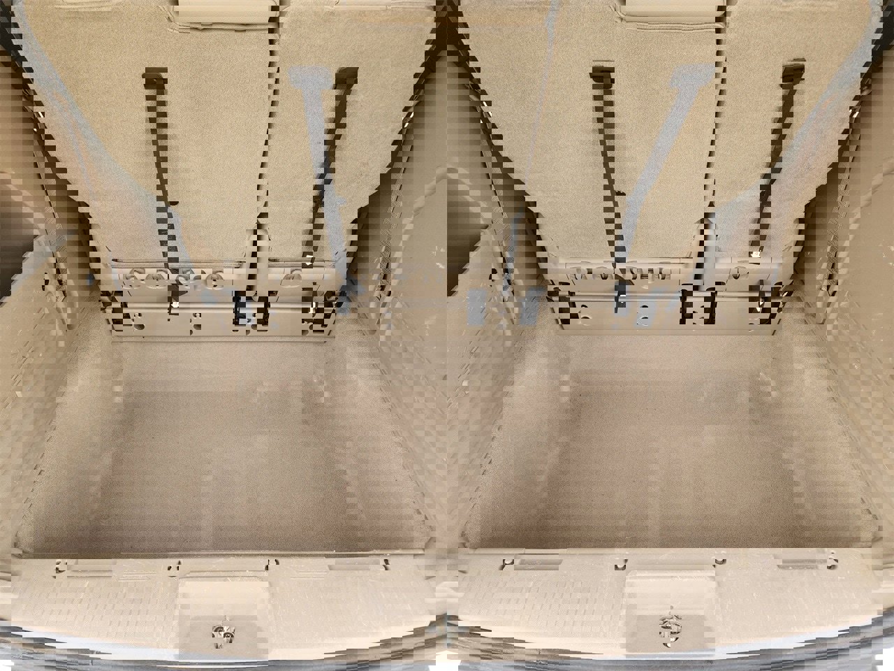 Used 2011 Chrysler Town & Country Touring-L image 31