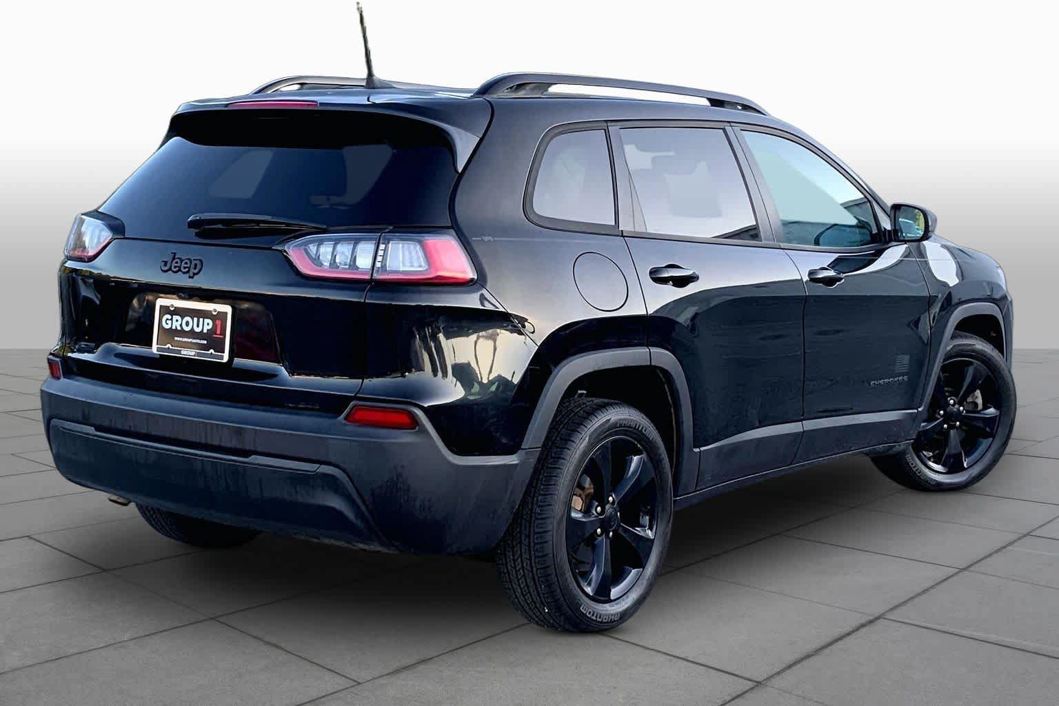 Used 2021 Jeep Cherokee Latitude FWD image 12