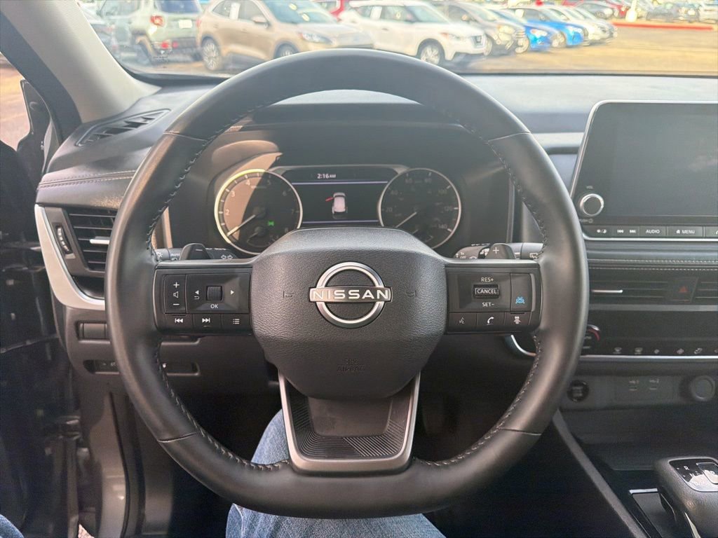 Used 2025 Nissan Rogue SV image 11